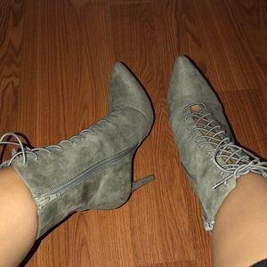 Pretty little thing booties